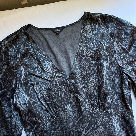 RAILS black python snake print satin vneck long puff sleeve midi dress - Picture 3 of 8